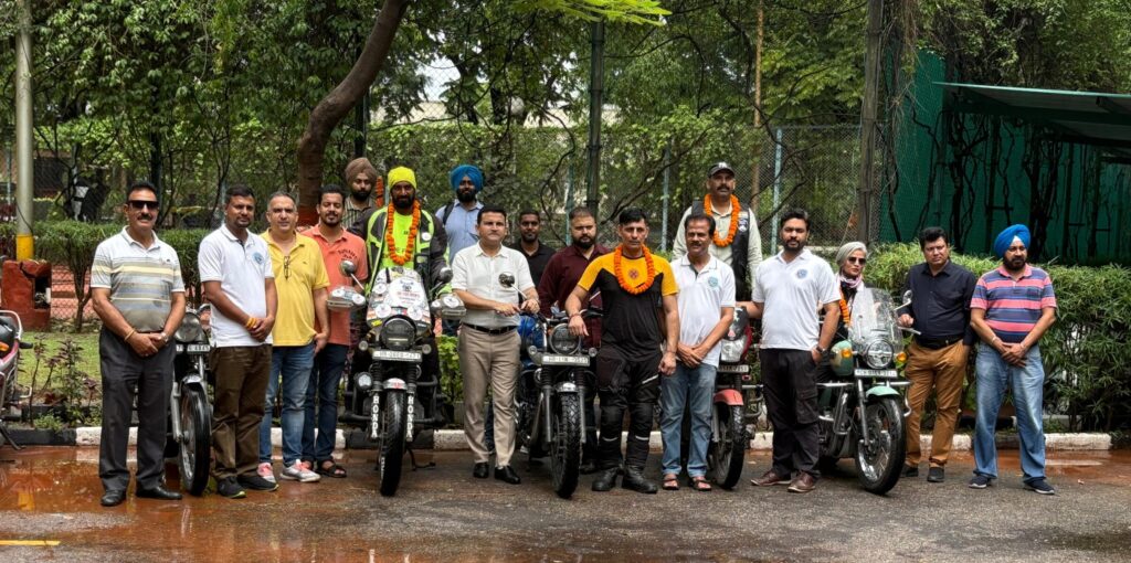 पुरुष आयोग की मांग को लेकर देश भर में निकाली जा रही बाईक रैली पार्ट 2.0 पहुंची चण्डीगढ़