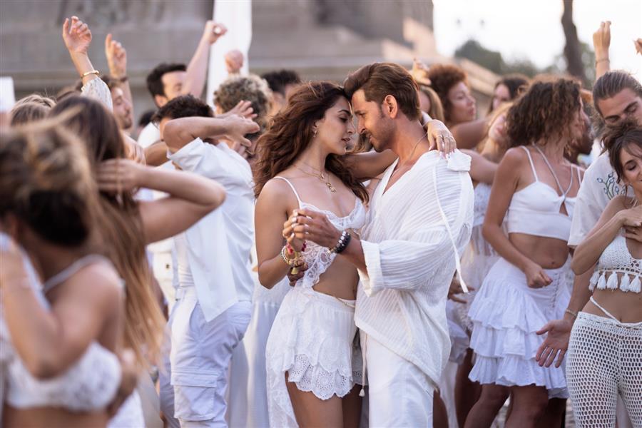 यशराज फिल्म्स इस हफ्ते "वॉर 2" का पहला गाना "आवन जावन" रिलीज