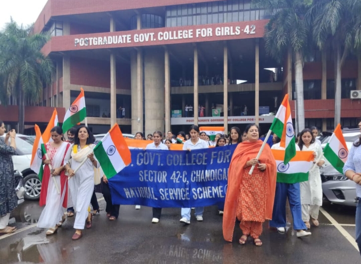 हर घर तिरंगा अभियान : जागरूकता रैली का आयोजन किया और सेल्फी प्वॉइंट स्थापित किया
