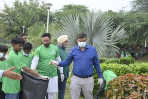 नगर निगम ने शहर में स्वच्छ और ग्रीन पार्क जागरूकता ड्राइव का किया शुभारंभ